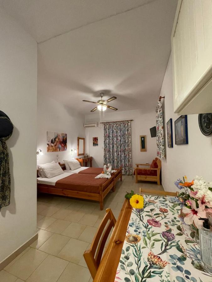Villa Gelly'S Studios Aliki  Ngoại thất bức ảnh